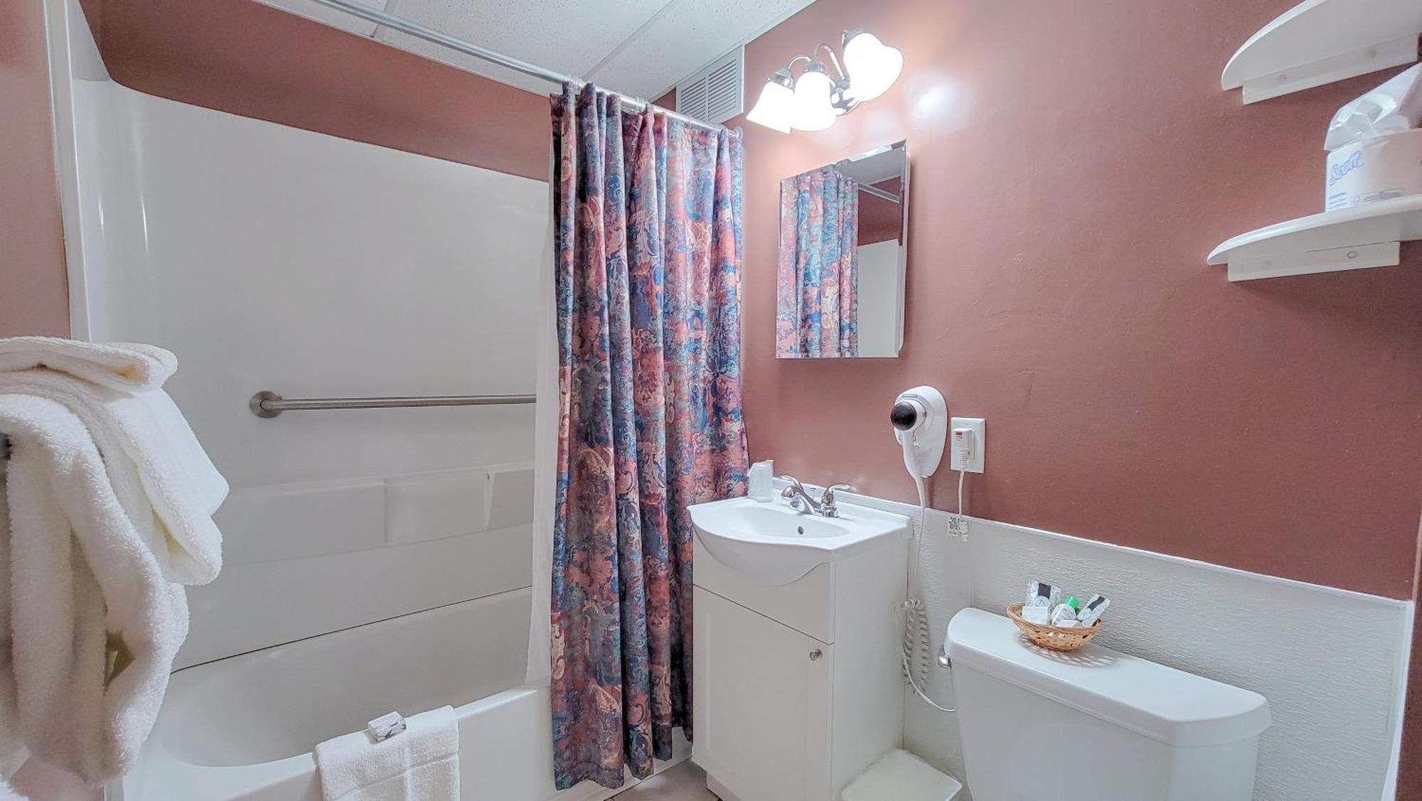 Village Of Winnipesaukee Laconia Room photo